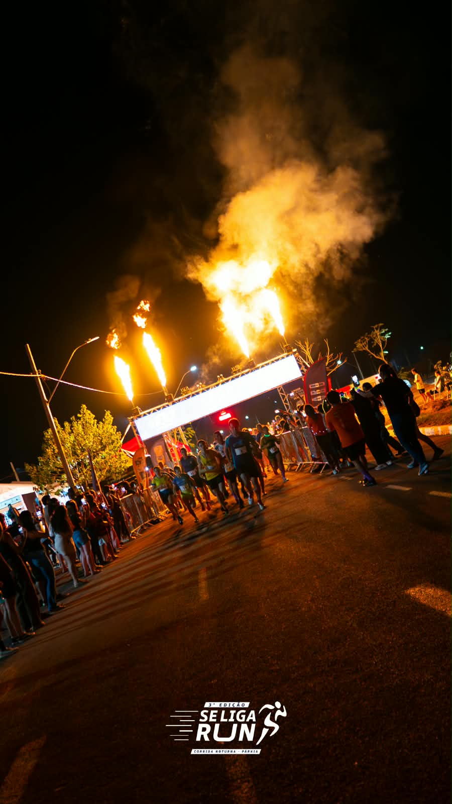 Máquinas de fogo da Nortão Fire em evento ao vivo